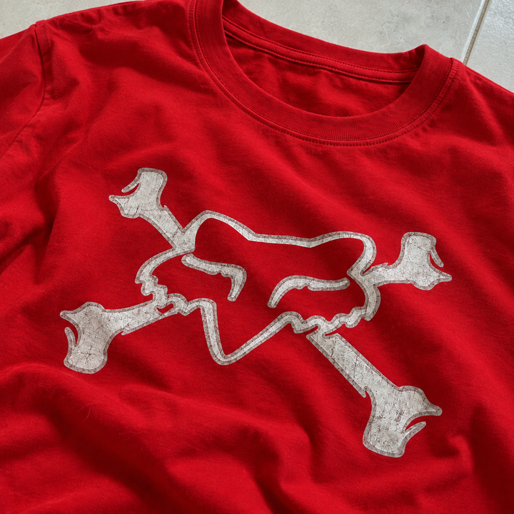 Detalhe Fox Crossbones vermelha, foto revisada 3
