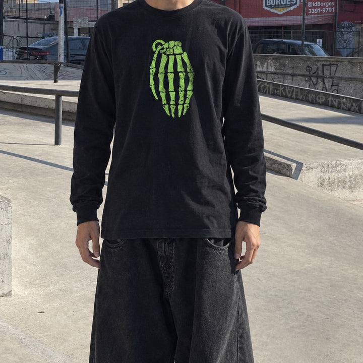 Longsleeve Bone Grenade preta, tryon