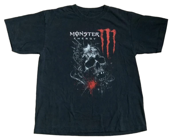 Camiseta preta MONSTER SKULL esticada, estampa completa