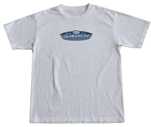 Camiseta branca QUIKSILVER esticada, estampa completa